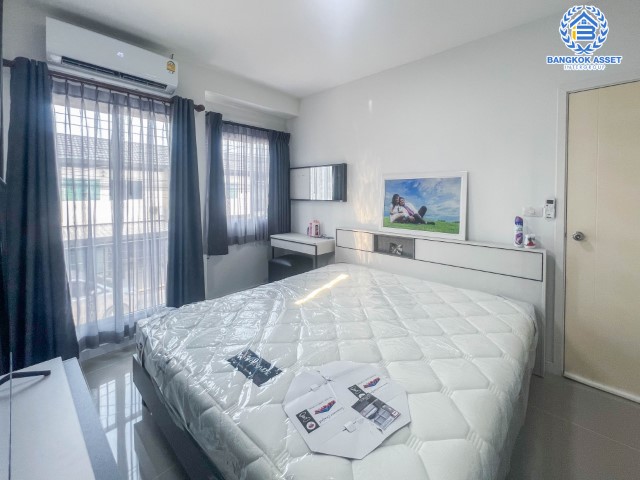 *****ทาวน์เฮ้าส์มือสองย่านปทุมธานี ม.พฤกษา รังสิต-คลอง4 #หลังมุม เนื้อที่กว้างขวางถึง 23.6 ตร.ว. ฟังก์ชัน 3 ห้องนอน 2 ห้องน้ำ 1 ที่จอดรถ แถมฟรี! 3 เครื่องปรับอากาศ บนทำเลเข้าเมือง หรือไปต่างจังหวัดก็ง่าย ใกล้ฟิวเจอร์ปาร์ค รังสิต และรถไฟฟ้าสายสีแดง "สถานีบางซื่อ-รังสิต"